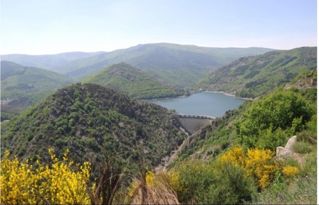 Sur Les Rochers Du Lac & Location-Rando En Vtt Вильфор Экстерьер фото